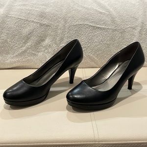 Bandolino Black Pumps
